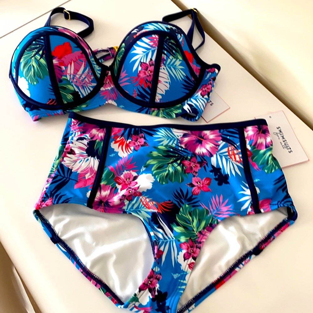 “Swimsuits for all” two piece molded cup with underwire and side bones. NWTAGS